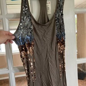 Day trip top with tags